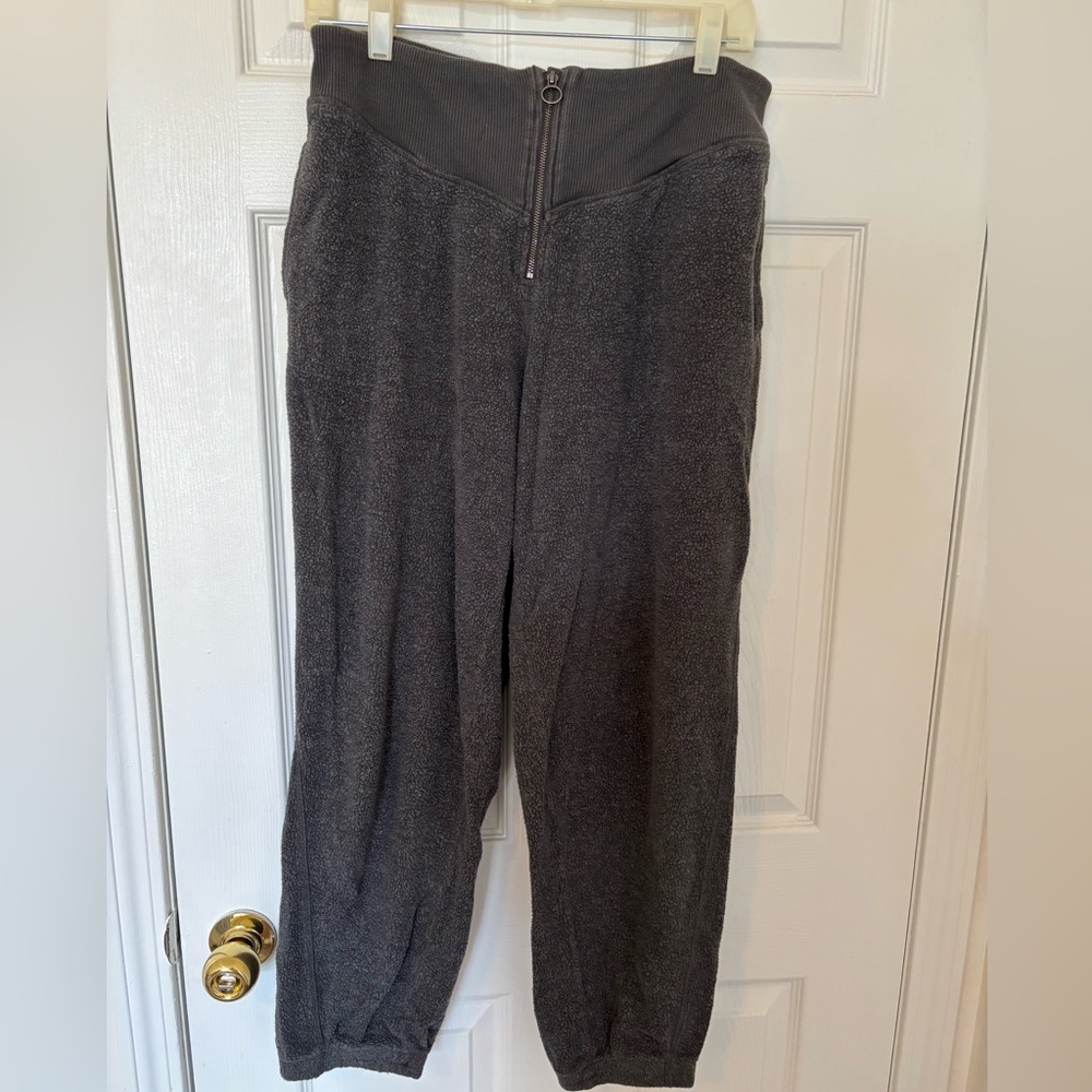 Women’s Aerie dark grey Sherpa jogger sweatpants L